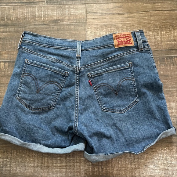 Levi’s Mid Length Denim Shorts - Picture 3 of 3